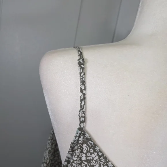 Loft Cami Olive Green & White Floral Tank Top Size L - Picture 9 of 11